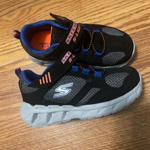 NEW Sketcher Tennis Shoes